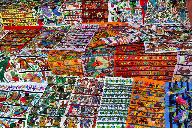 640px-Guatemalan_Textiles_(3747219020)